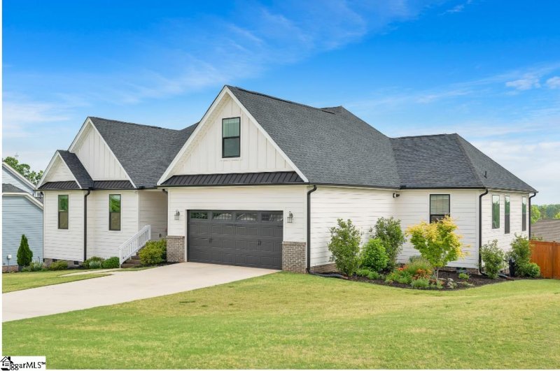 Property image 3 at 3 Cheswood Court, Greer, SC 29651