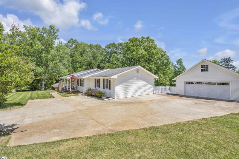 Property image 2 at 323 Rollingwood Drive, Easley, SC 29640