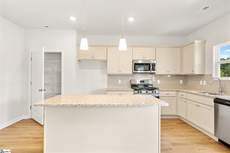 Property image 4 of 2112 Mayberry Drive in Mayfair Village, Spartanburg, SC 29301