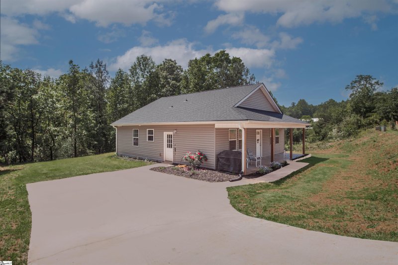 Property image 2 at 106 Golden Springs Lane, Liberty, SC 29657