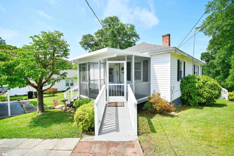 Property image 2 at 112 Cobb Street, Easley, SC 29640