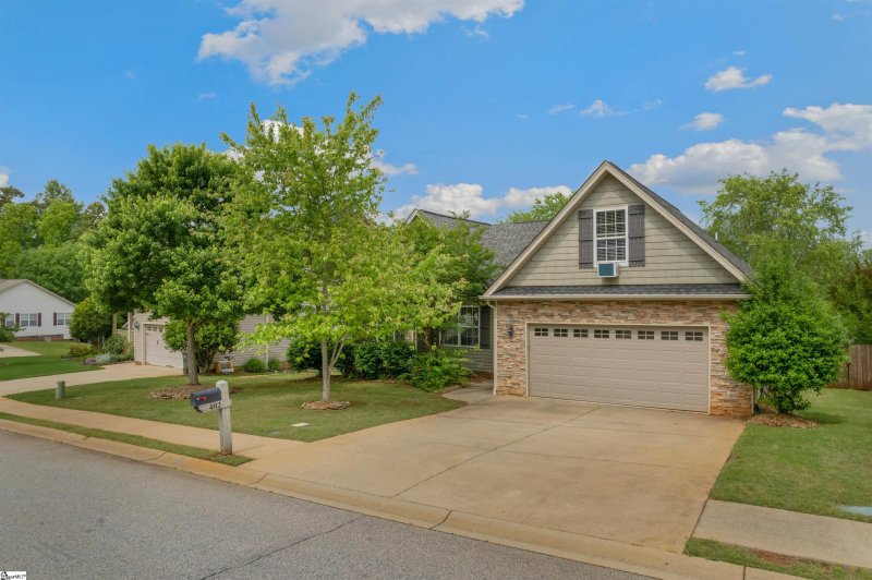 402 Summitbluff Drive