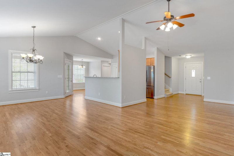 Property image 5 at 402 Summitbluff Drive, Greenville, SC 29617