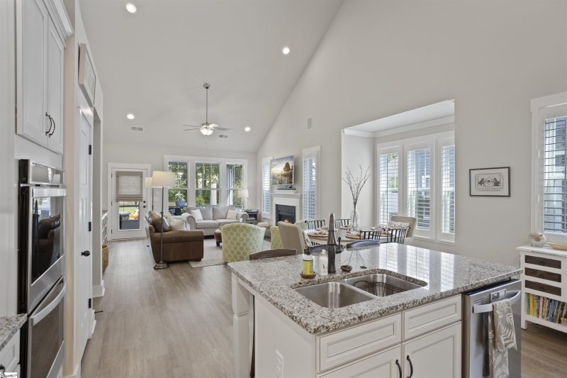 Property image 4 at 121 Creekhaven Lane, Taylors, SC 29687