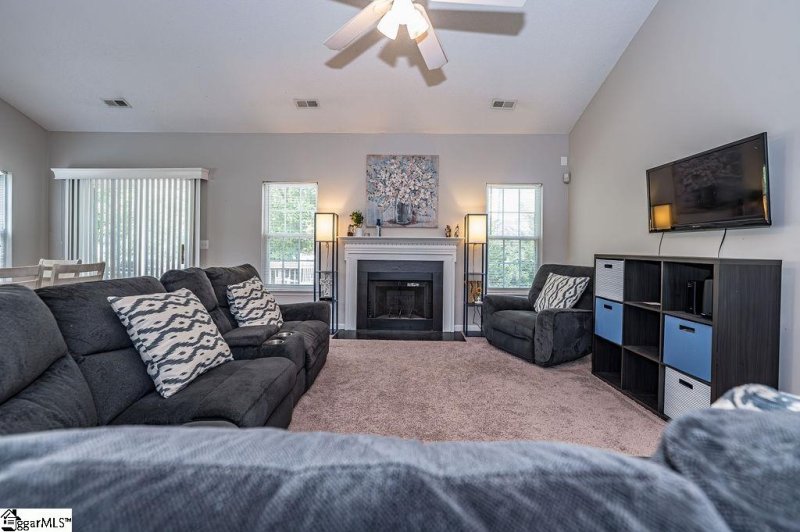 Property image 3 at 27 N Orchard Farms Avenue, Simpsonville, SC 29681