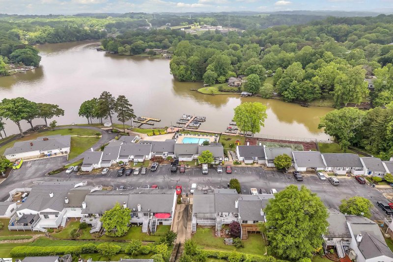 Property image 2 at 28 Spinnaker Court, Greenville, SC 29611