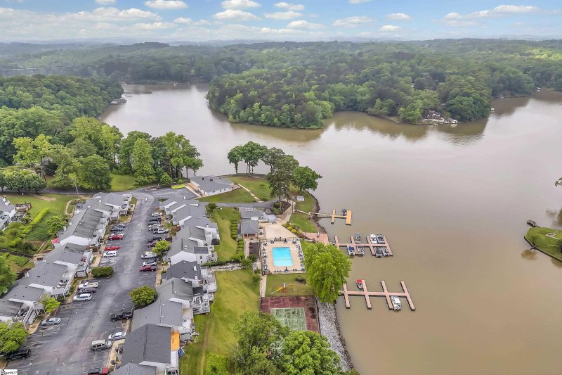 Property image 4 at 28 Spinnaker Court, Greenville, SC 29611