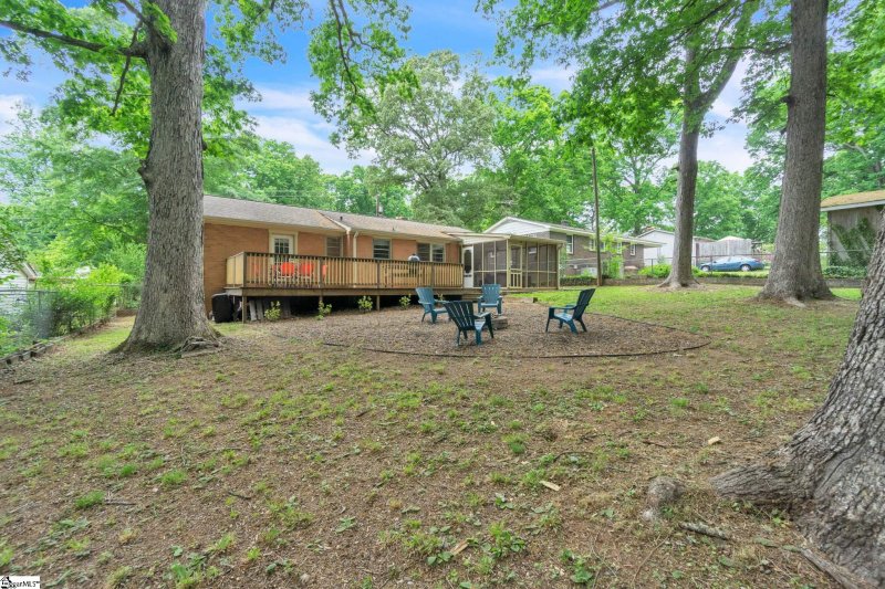 Property image 3 at 417 High Valley Boulevard, Greenville, SC 29605