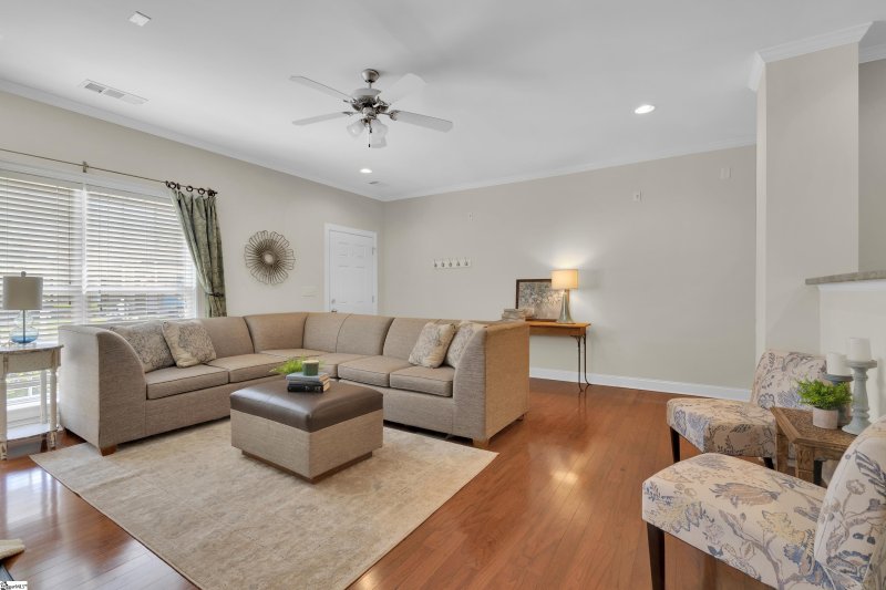 Property image 3 at 120 Ashgrove Lane, Greenville, SC 29607