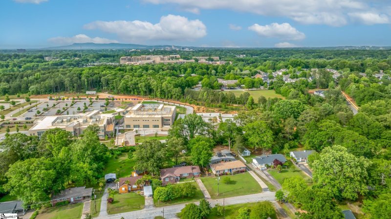 Property image 3 at 111 High Valley Boulevard, Greenville, SC 29605