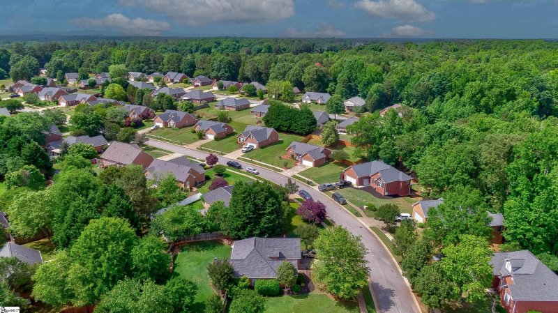 Property image 3 at 233 Glen Crest Drive, Moore, SC 29369