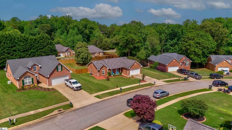 Property image 4 at 233 Glen Crest Drive, Moore, SC 29369