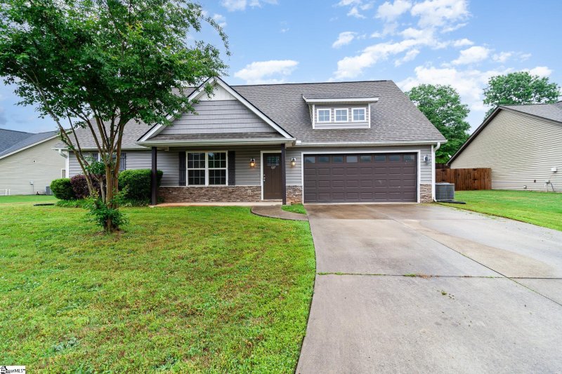 Property image 2 at 107 Queensland Court, Fountain Inn, SC 29644