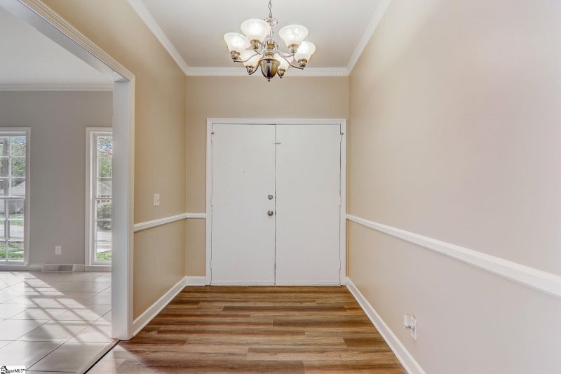 Property image 2 at 8 Wayne Drive, Taylors, SC 29687-4845