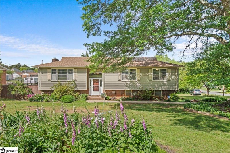 Property image 2 at 101 Elkhorn Drive, Greenville, SC 29617