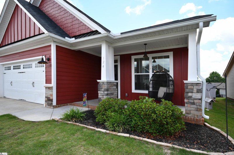 Property image 2 at 124 Shumard Lane, Taylors, SC 29687