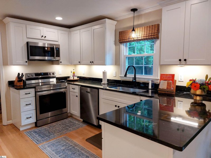 Property image 2 at 1213 Plantation Drive, Simpsonville, SC 29681