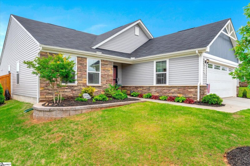 Property image 2 at 111 Bending Branch Drive, Greenville, SC 29605