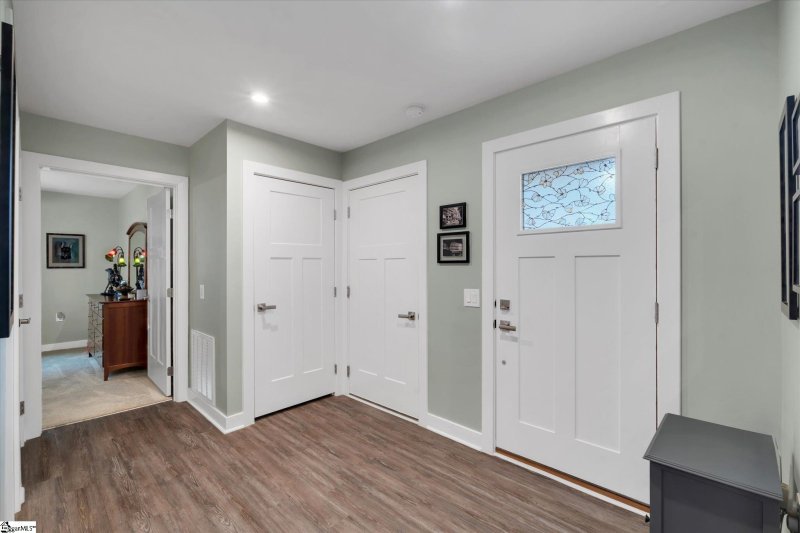 Property image 4 at 111 Bending Branch Drive, Greenville, SC 29605