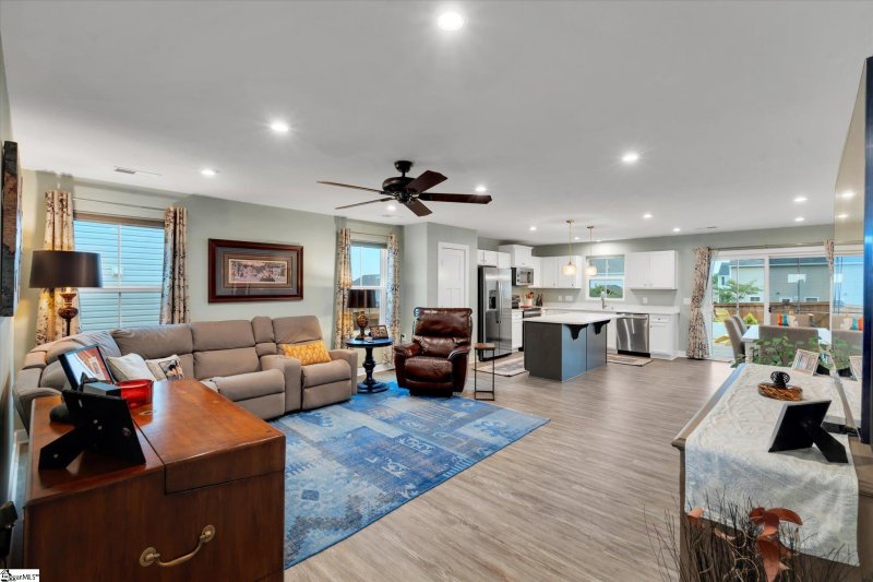 Property image 5 at 111 Bending Branch Drive, Greenville, SC 29605