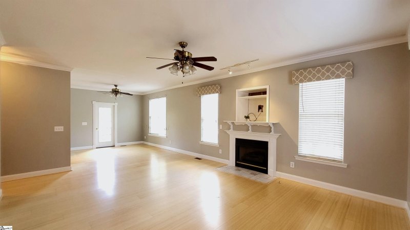 Property image 2 at 2 Bluffton Circle, Taylors, SC 29687