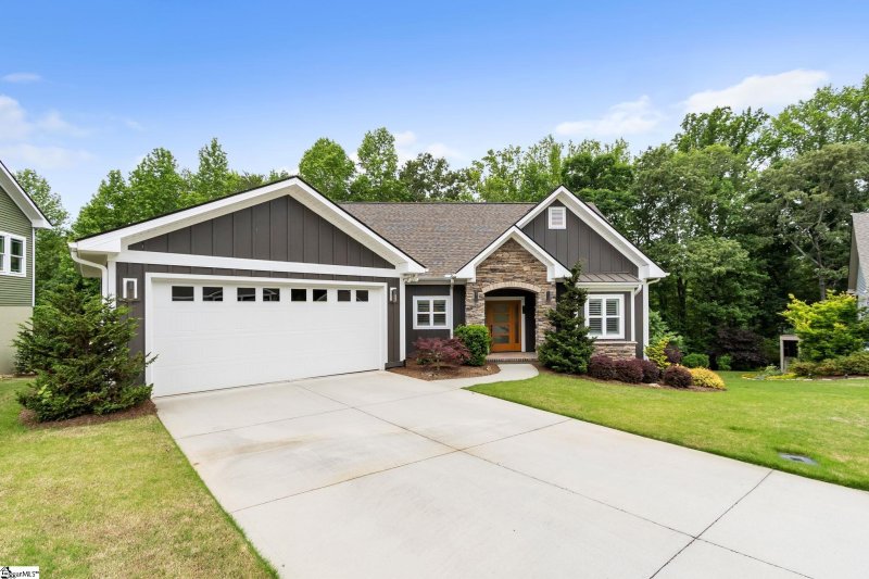 27 Trails Edge Court