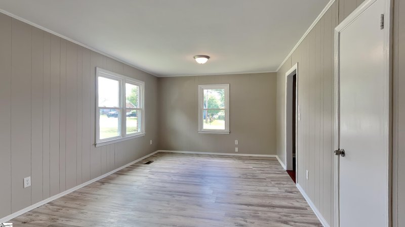 Property image 4 at 407 Avon Drive, Taylors, SC 29687-3947