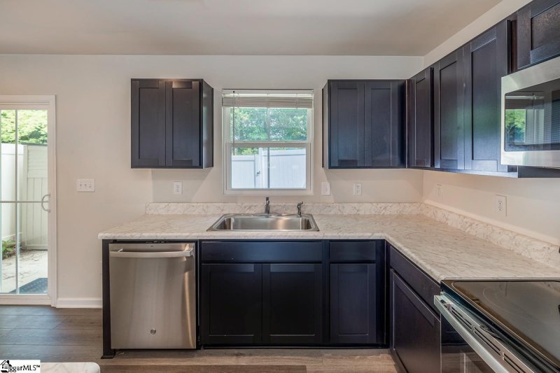 Property image 2 at 142 Fernside Court, Greenville, SC 29617