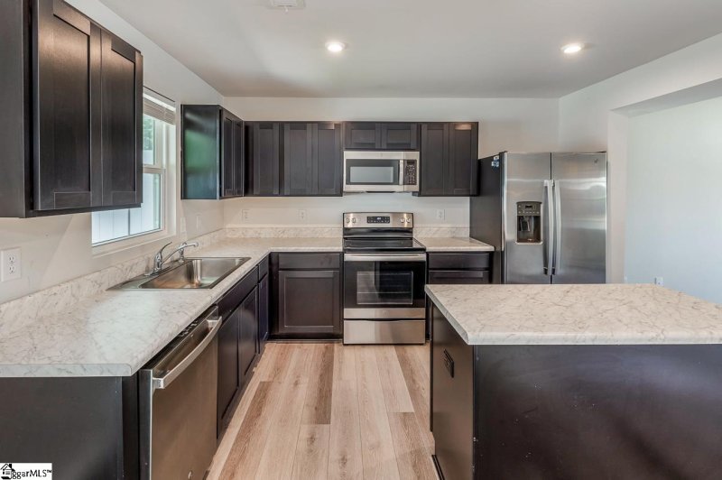 Property image 3 at 142 Fernside Court, Greenville, SC 29617