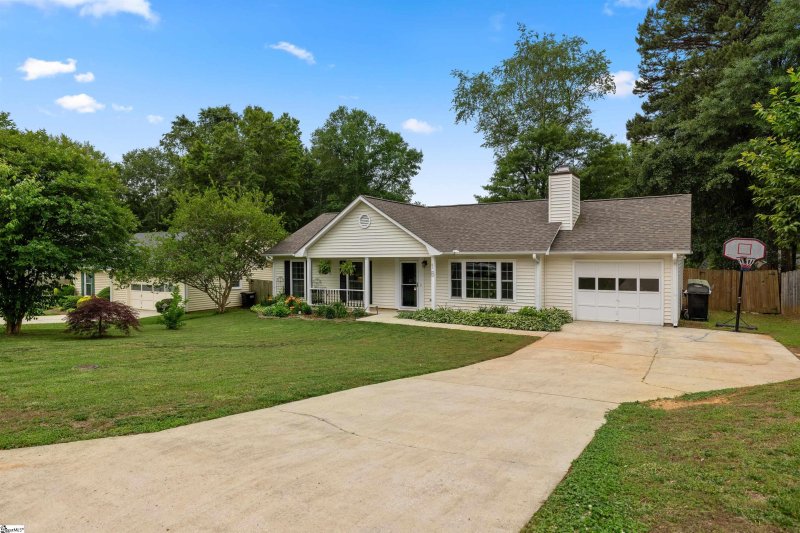 Property image 2 at 16 Chinaberry Lane, Simpsonville, SC 29680