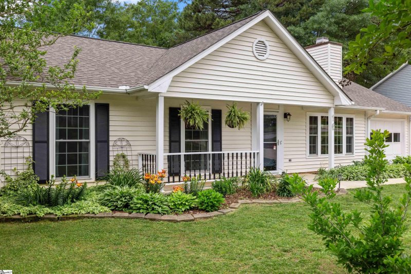 Property image 3 at 16 Chinaberry Lane, Simpsonville, SC 29680