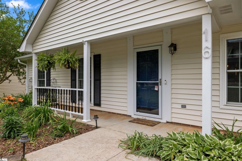 Property image 4 at 16 Chinaberry Lane, Simpsonville, SC 29680