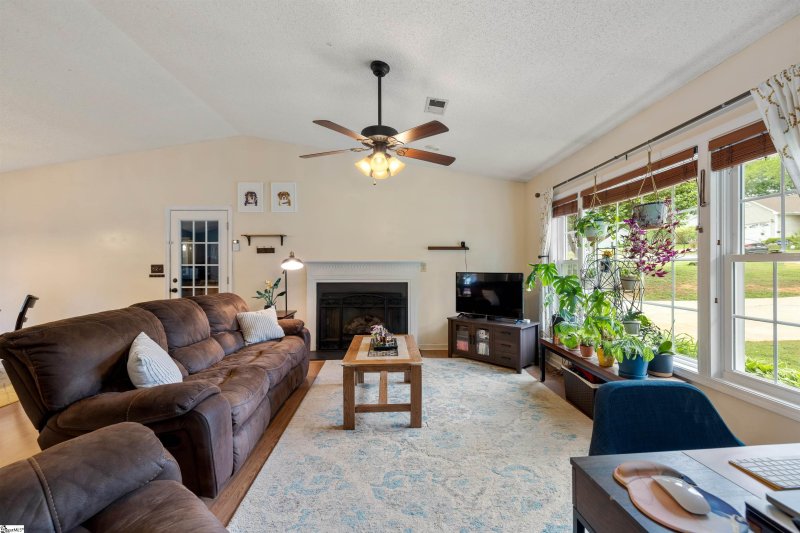 Property image 5 at 16 Chinaberry Lane, Simpsonville, SC 29680