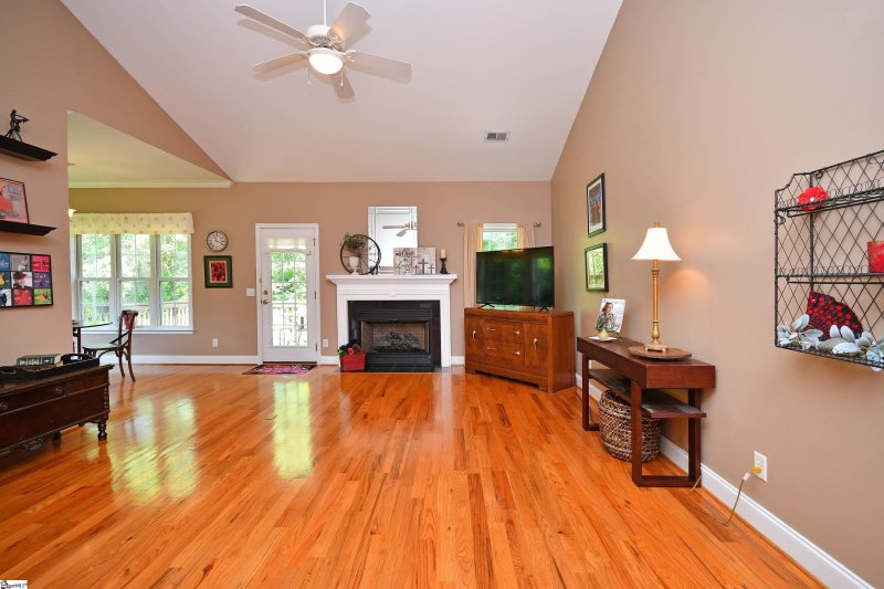 Property image 3 at 116 W Okaloosa Way, Simpsonville, SC 29680