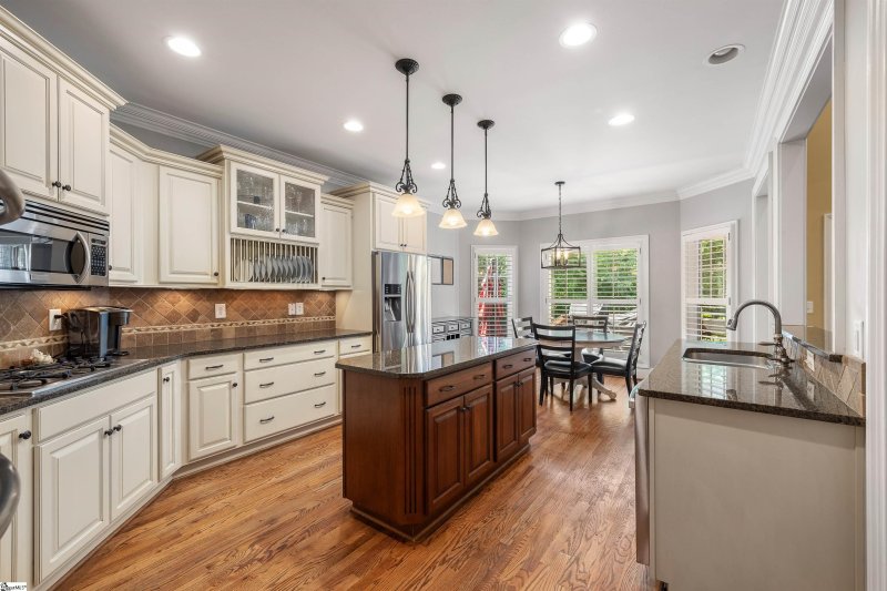 Property image 3 at 12 Thorncliff Court, Simpsonville, SC 29681
