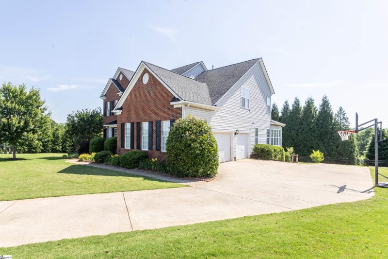 Property image 3 at 228 Ridge Bay Court, Greenville, SC 29611