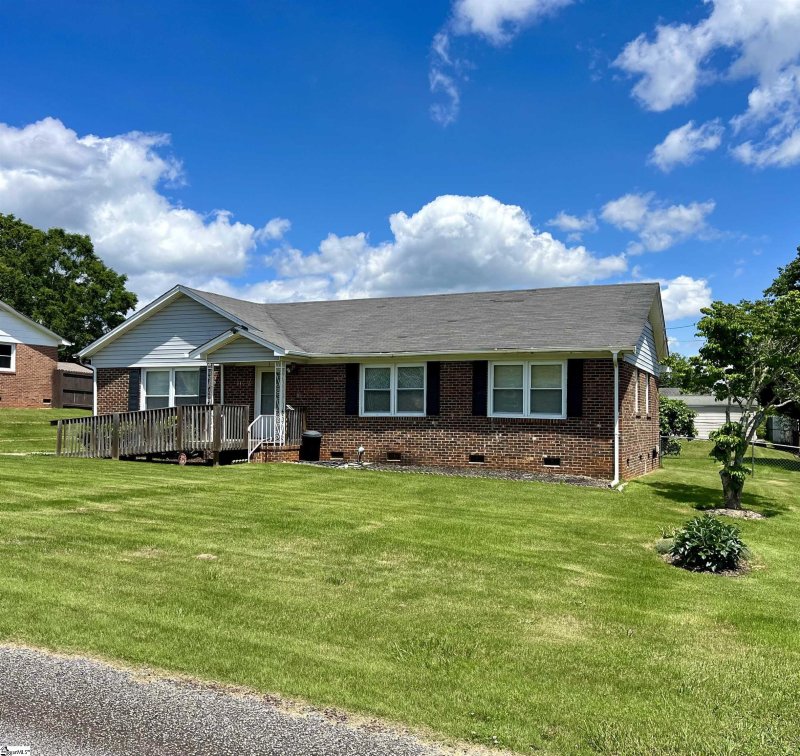 Property image 2 at 118 Saturn Lane, Greer, SC 29651