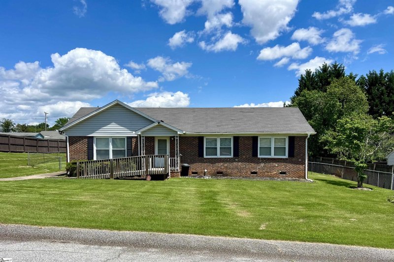 Property image 3 at 118 Saturn Lane, Greer, SC 29651