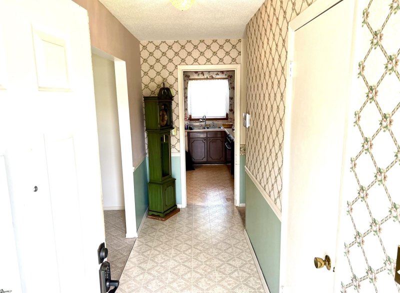 Property image 4 at 118 Saturn Lane, Greer, SC 29651