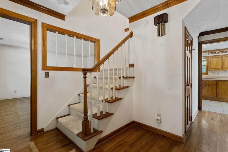 Property image 4 at 327 Chenoweth Drive, Simpsonville, SC 29681