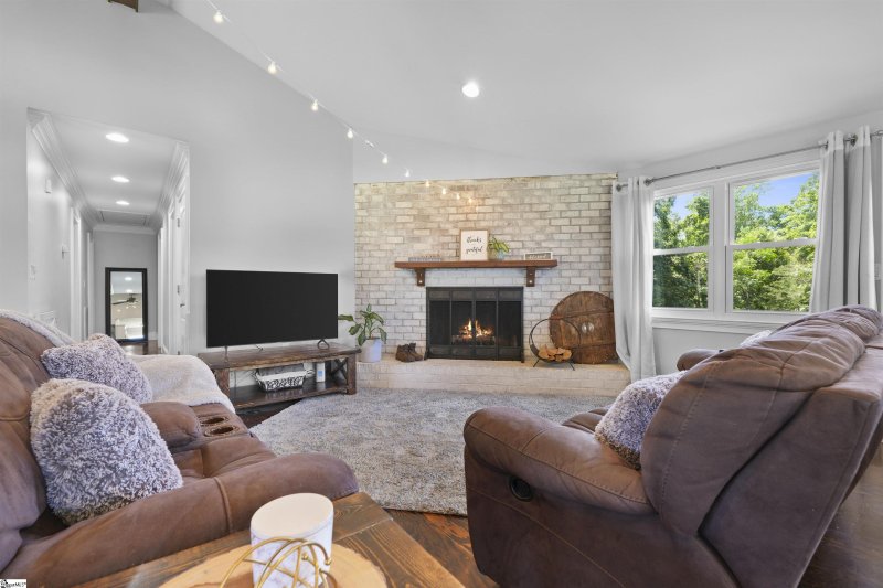 Property image 3 at 9 Shelly Lane, Taylors, SC 29687