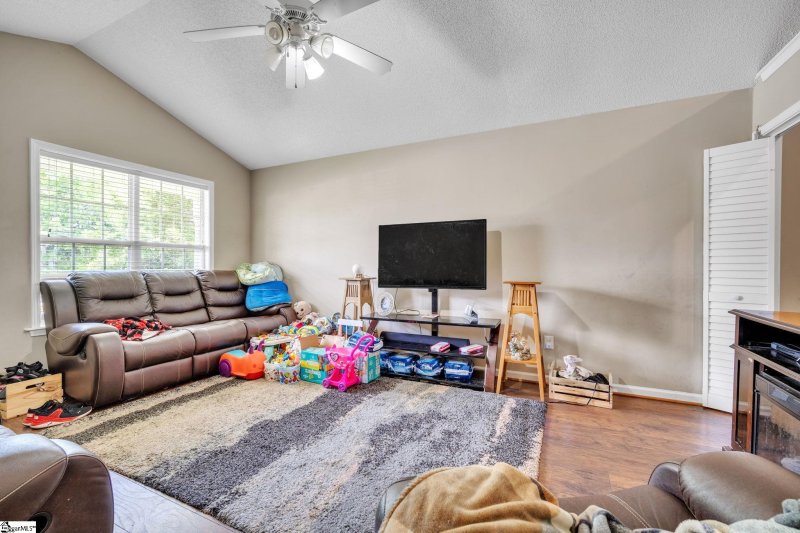 Property image 3 at 14 Shumagin Court, Greenville, SC 29605