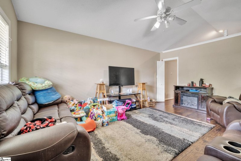 Property image 4 at 14 Shumagin Court, Greenville, SC 29605