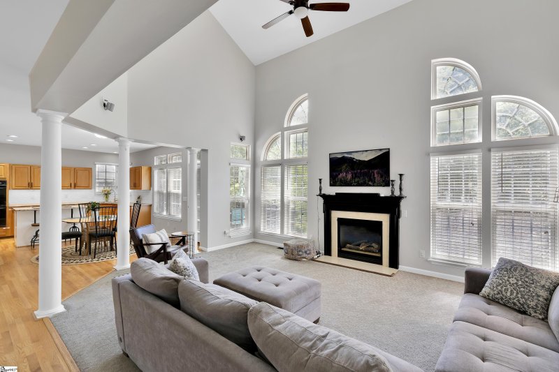 Property image 2 at 10 Suffolk Downs Way, Greenville, SC 29615