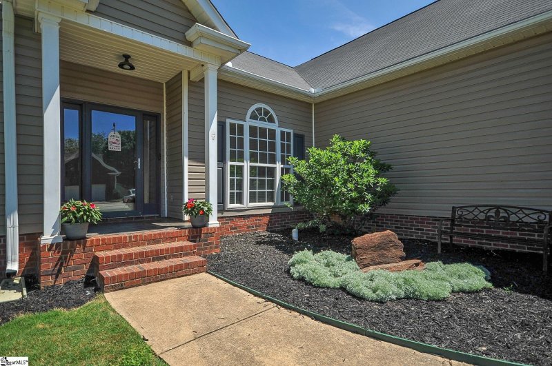 Property image 3 at 6 Ladybird Court, Simpsonville, SC 29680