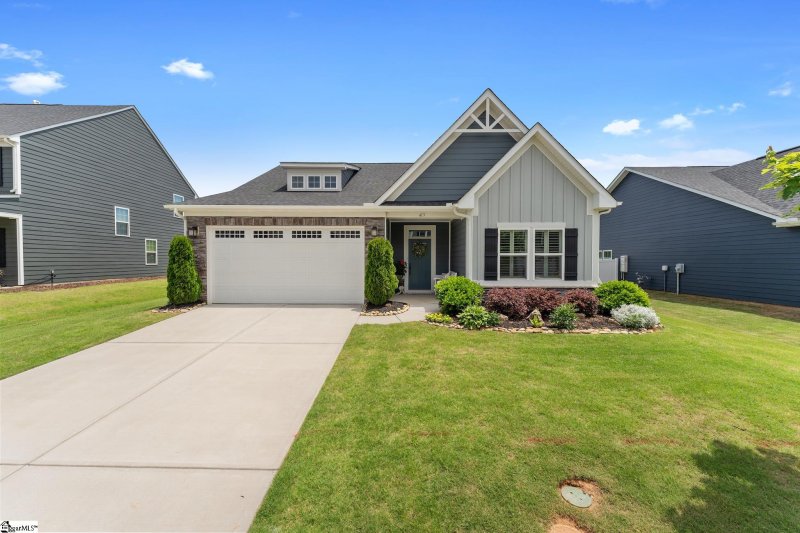 Property image 2 at 413 Spokane Drive, Greenville, SC 29607