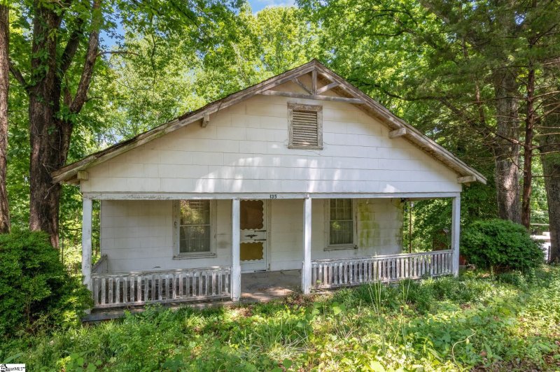 Property image 3 at 135 Cobb Street, Easley, SC 29640