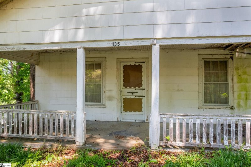 Property image 4 at 135 Cobb Street, Easley, SC 29640