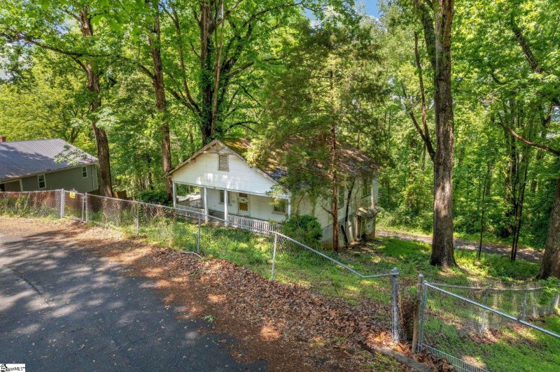 Property image 5 at 135 Cobb Street, Easley, SC 29640