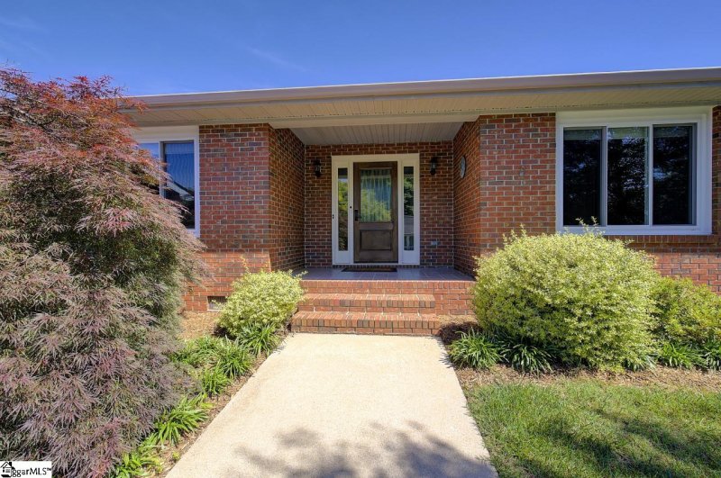 Property image 2 at 124 Treebrooke Drive, Greenville, SC 29607